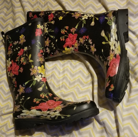 Women's rainboots - Picture 1 of 3
